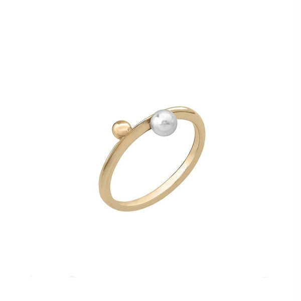 Elegant gold ring from MAJORICA JEWELRY Mod. 15479.01.1.915.010.1 with pearls, perfect for stylish occasions.