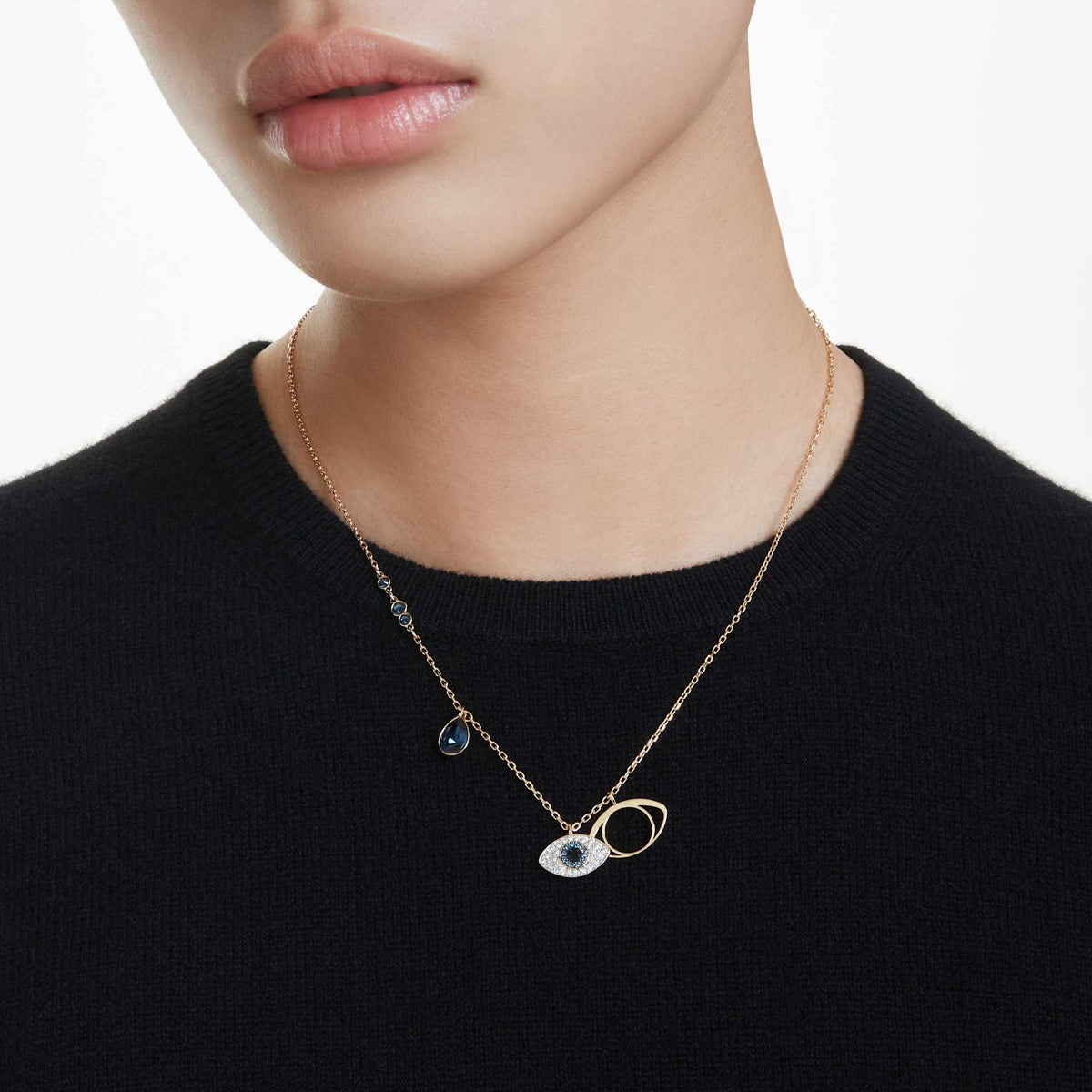 SWAROVSKI JEWELS JEWELRY Mod. 5692178 necklace displayed on model