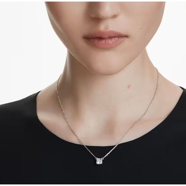 Elegant woman wearing SWAROVSKI Mod. 5701903 necklace, showcasing the stunning silver 925° craftsmanship and quartz analog design.