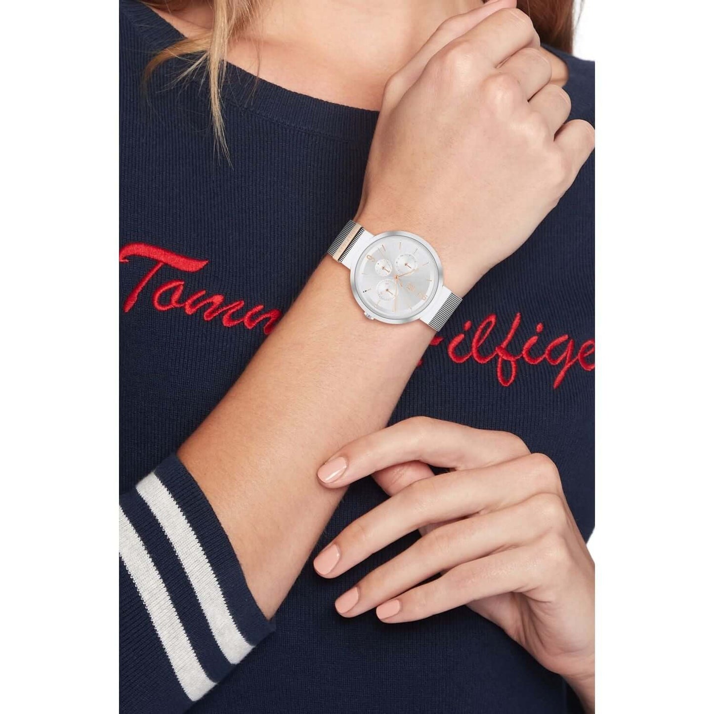 Lady wearing TOMMY HILFIGER Mod. 1782537 quartz analog watch, 40mm case, mineral dial, shown with official packaging.