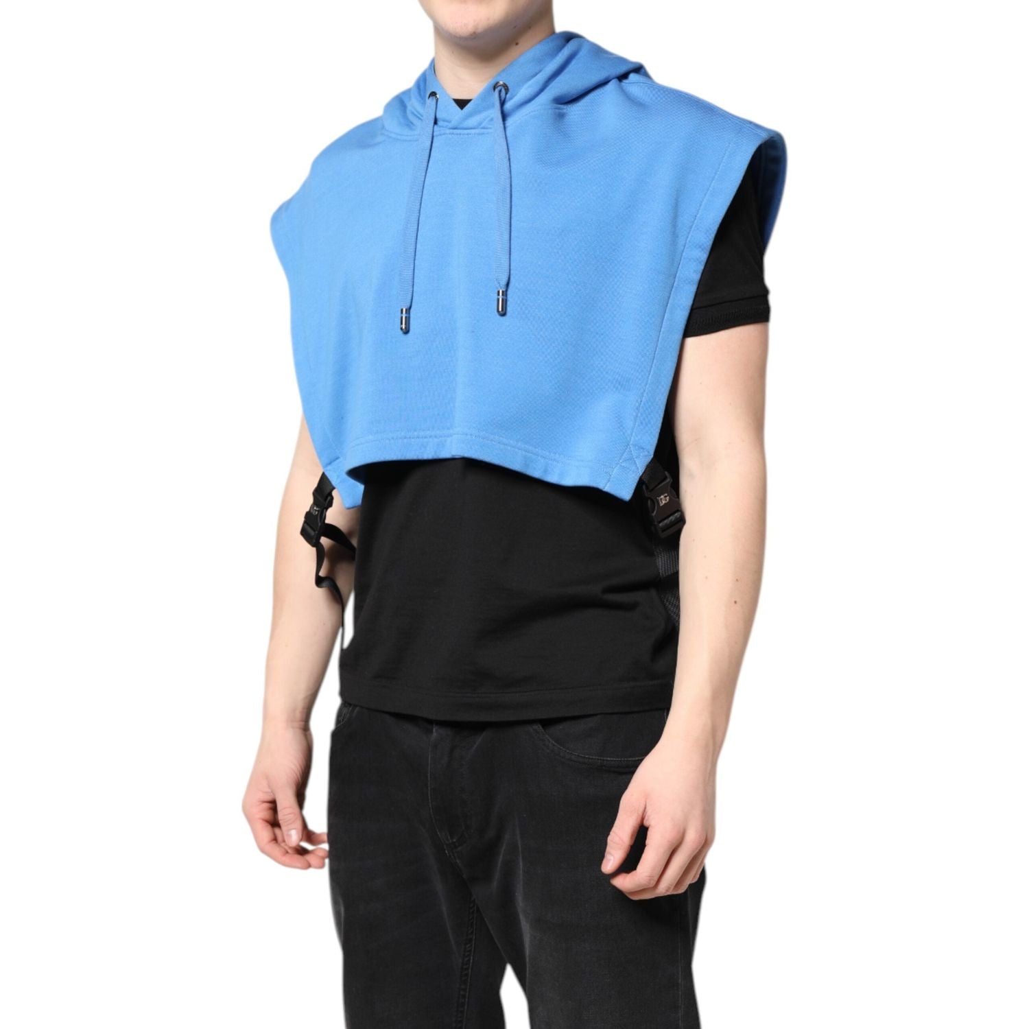 Front view with bag zipped and handles upright.