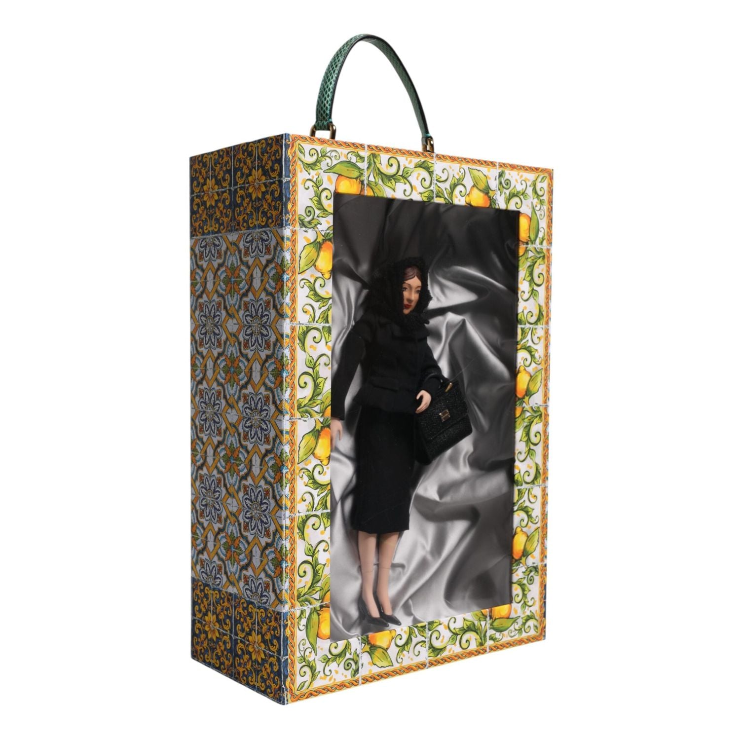 Front view with bag zipped and handles upright.