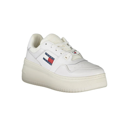 Tommy Hilfiger White Leather Women Sneaker with 5cm sole and logo print, blending comfort and style for trendsetters.