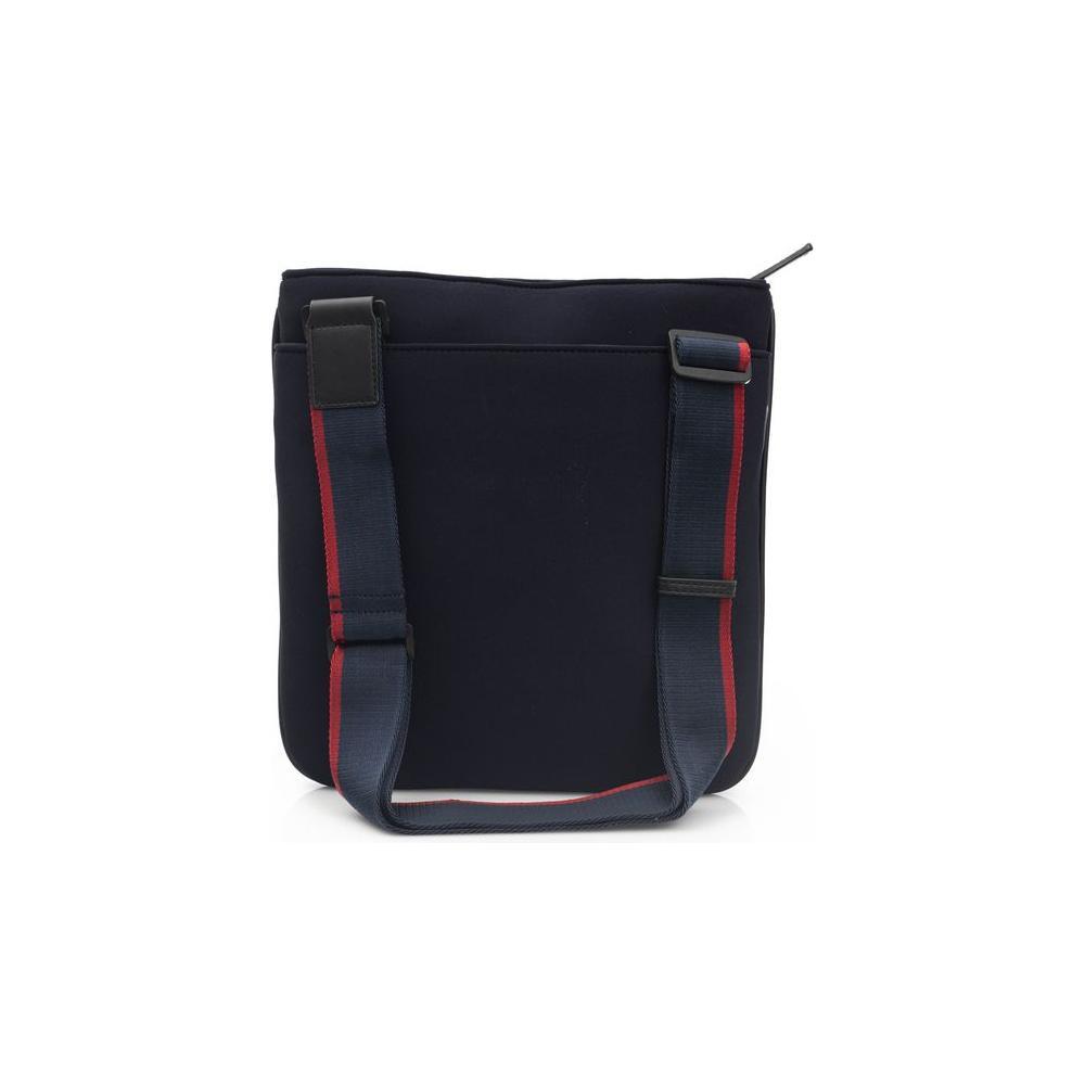Front view with bag zipped and handles upright.