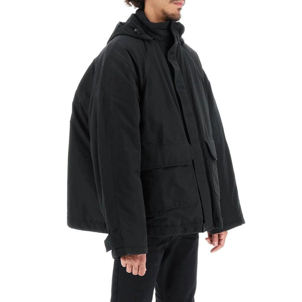 Front view with bag zipped and handles upright.