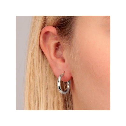 Close-up of a woman wearing LA PETITE STORY JEWELRY Mod. LPS02ARQ182 silver hoop earring.