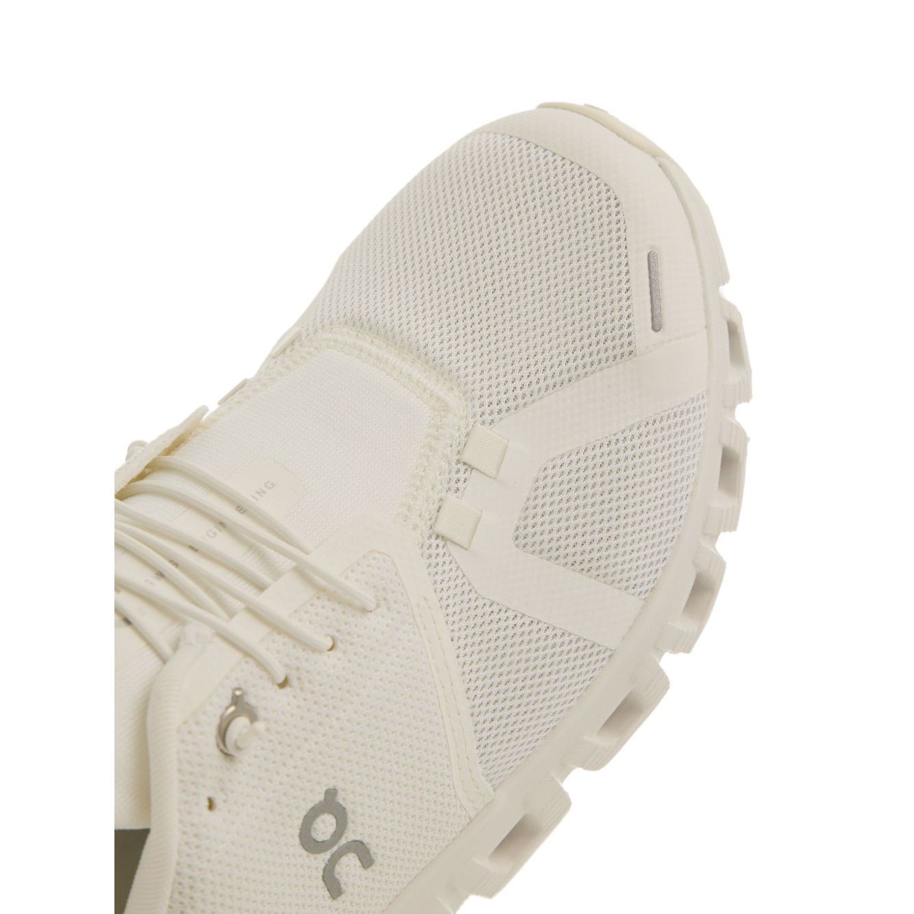 ON RunningCloud 6 sneakers