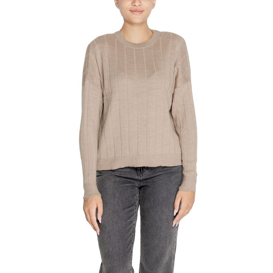 Woman wearing Only Beige Marabou Sweatshirt with vertical ribbed texture, showcasing modern and versatile crew neck design, perfect for casual wear.
