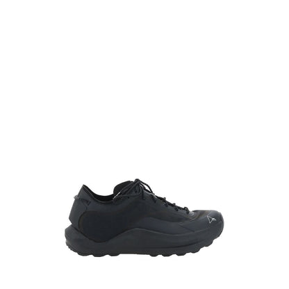 ROA Black Rubber Athletic Sneakers featuring reinforced round toe and Vibram lugged outsole for durable grip.
