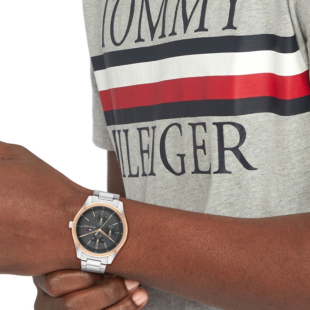 Gent's watch TOMMY HILFIGER Mod. 1710541 with quartz analog movement and 43mm case. Official box included.
