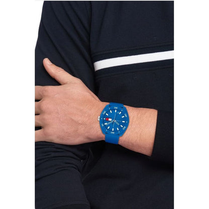 Person wearing TOMMY HILFIGER Mod. 1792068 unisex quartz analog watch, blue dial, multifunction, 45mm case, official packaging
